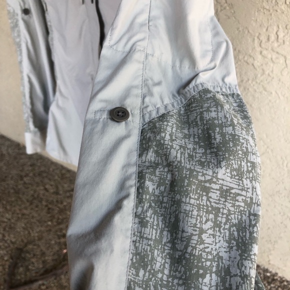 Mountain Hardware Women’s Button Front Vented Shirt Size 10 - Picture 3 of 7